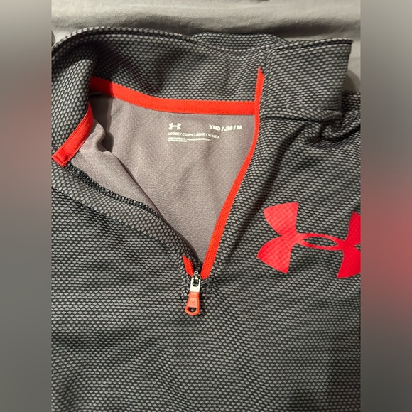 Boys Under Armour pull over shirt. Youth size medium. - Picture 6 of 7